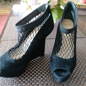 BALLY Switzerland .size 7.5.